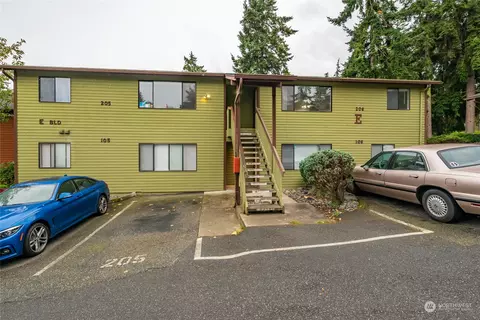 690 NW Atalanta Way #E206, Oak Harbor, WA 98277