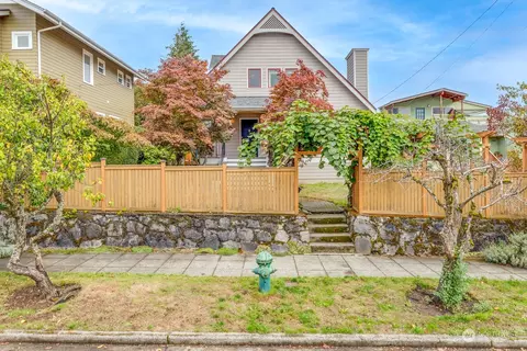 756 N 74th St, Seattle, WA 98103