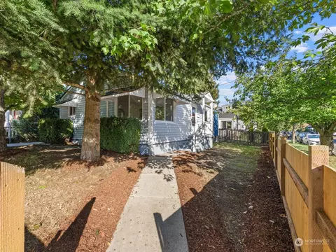 702 N Cedar St, Tacoma, WA 98406
