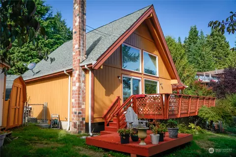 11 N Virginia Ave, Hoodsport, WA 98548
