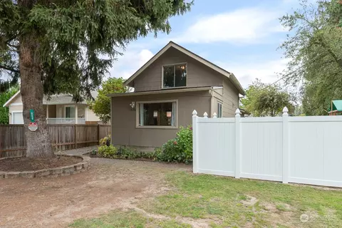 826 Hoag Rd, Mount Vernon, WA 98273