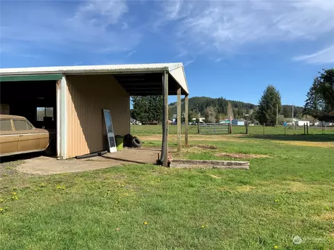 Exterior - 1121 Willapa Rd, Raymond, WA 98577 photo 5 of 12