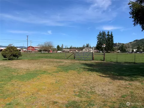 Exterior - 1121 Willapa Rd, Raymond, WA 98577 photo 10 of 12