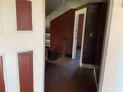 Entry Way - 1121 Willapa Rd, Raymond, WA 98577 photo 3 of 3
