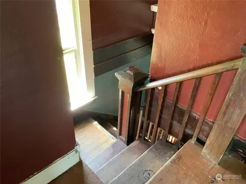 Entry Way - 1121 Willapa Rd, Raymond, WA 98577 photo 1 of 3