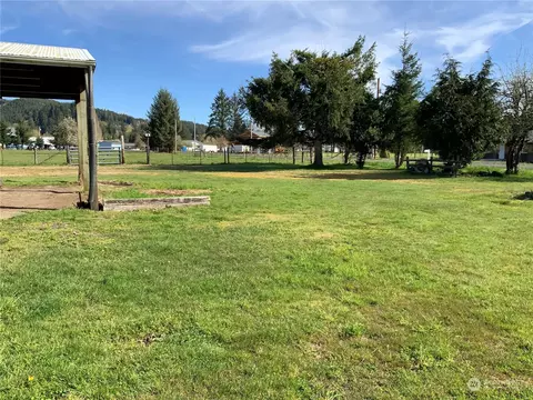 Exterior - 1121 Willapa Rd, Raymond, WA 98577 photo 7 of 12