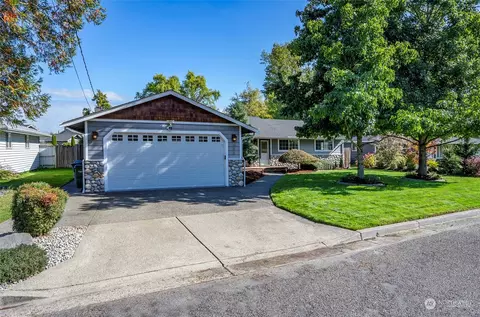 823 18th St SW, Puyallup, WA 98371