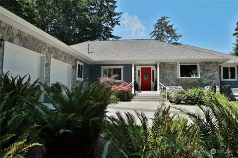 7557 Hamilton Ln, Clinton, WA 98236