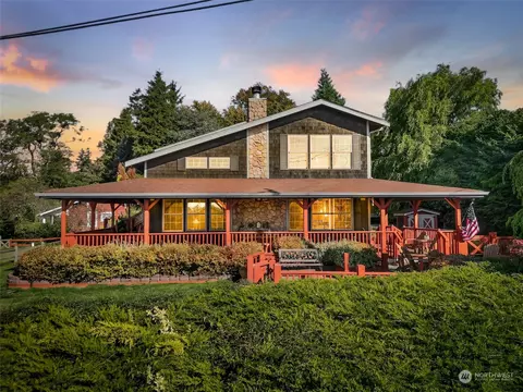 2543 Taft Dr, Lummi Island, WA 98262