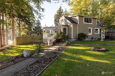 4317 Rhododendron Dr, Oak Harbor, WA 98277