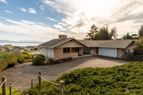 2229 Cove Dr, Oak Harbor, WA 98277