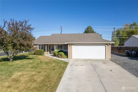 1600 E Apple Cup Rd, Moses Lake, WA 98837
