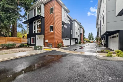2808 NE 12th St, Renton, WA 98056