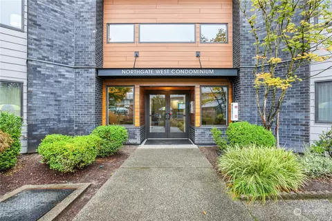 11300 1st Ave NE #212, Seattle, WA 98125