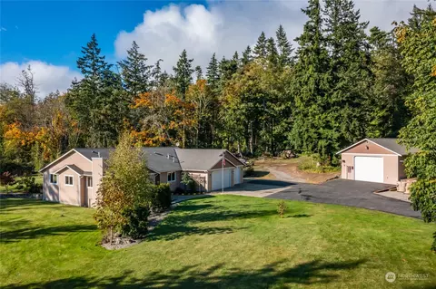 661 E Crescent Harbor Rd, Oak Harbor, WA 98277