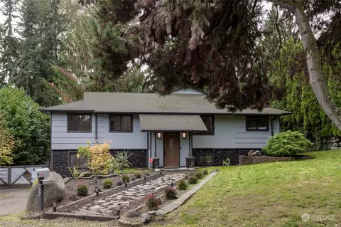 8202 110th St E, Puyallup, WA 98373