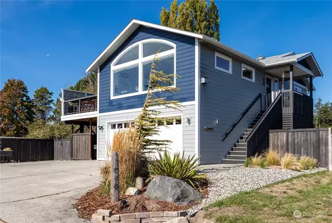 1088 Landing Cir, Oak Harbor, WA 98277