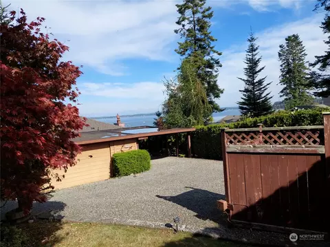 6883 Holeman Ave, Blaine, WA 98230