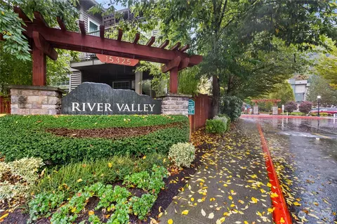 15325 SE 155th Pl #M4, Renton, WA 98058