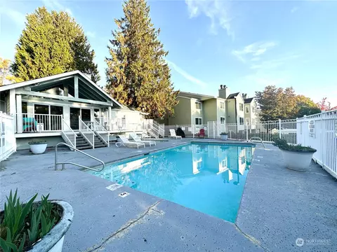 975 Aberdeen Ave NE #B202, Renton, WA 98056
