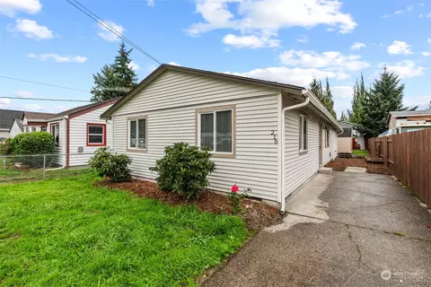 216 Douglas St, Longview, WA 98632