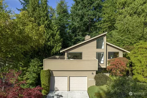 19749 41st Ave NE, Lake Forest Park, WA 98155