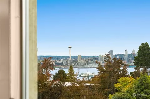 1613 California Ave SW #401, Seattle, WA 98116