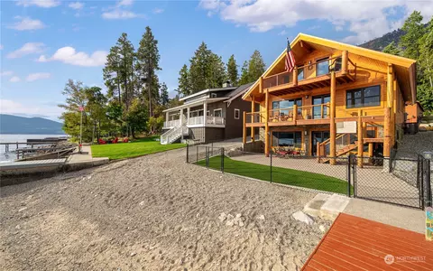 11830 S Lakeshore Rd, Chelan, WA 98816