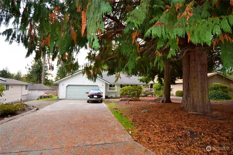 50 Mockingbird Ln, Port Ludlow, WA 98365