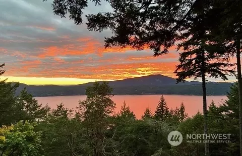331 Highlands Dr, Eastsound, WA 98245