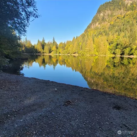37641 W Lake Walker Dr SE, Enumclaw, WA 98022
