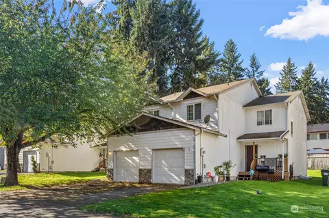 931 College Ln NE #A & B, Lacey, WA 98516