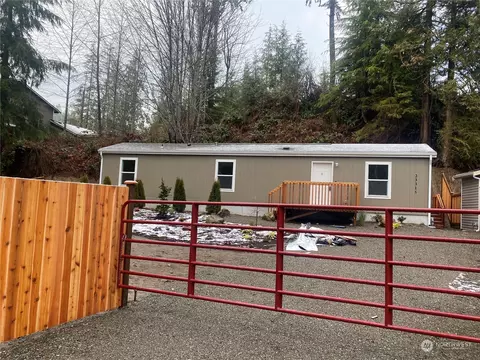 23315 N River Dr, Granite Falls, WA 98252