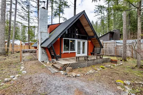 6200 Shamrock Rd, Maple Falls, WA 98266