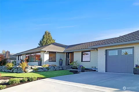 2516 Hillside Ln, Everett, WA 98203