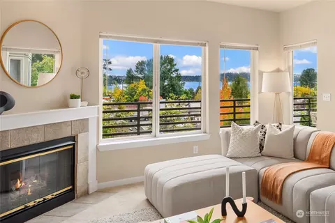 6100 NE 181st St #3, Kenmore, WA 98028