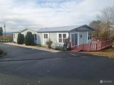 16830 Out Of Bounds Ln SE, Warden, WA 98857