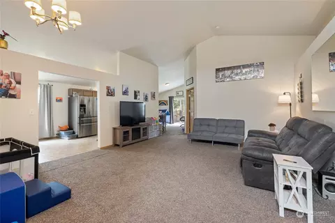 4806 204th Street Ct E, Spanaway, WA 98387 photo 4