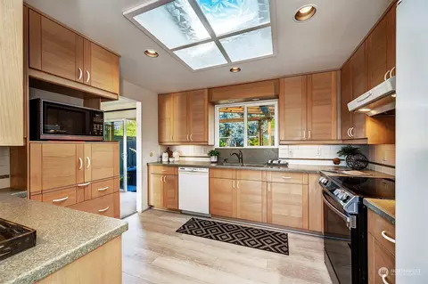 1063 B Ave S, Edmonds, WA 98020 photo 10