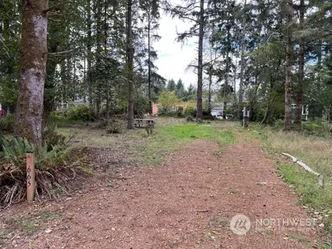 665 Sollecks Ave SE, Ocean Shores, WA 98569