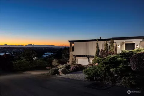 8210 SE 67th St, Mercer Island, WA 98040