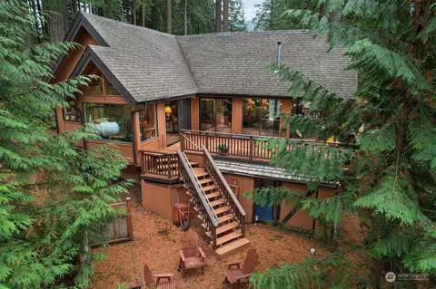 53 Grand View Ln, Bellingham, WA 98229