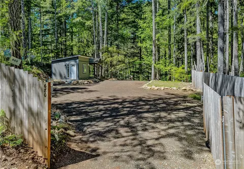 680 N Dow Creek Dr, Hoodsport, WA 98548