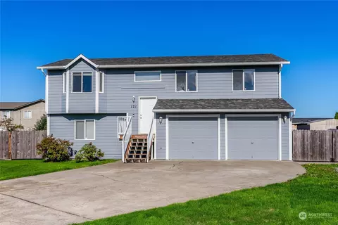 121 Valley View Dr, Pacific, WA 98047