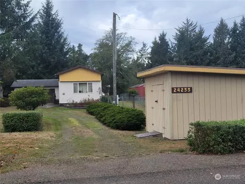 24233 P St, Ocean Park, WA 98640