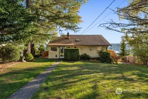 325 Schlagel Ln, Bremerton, WA 98310