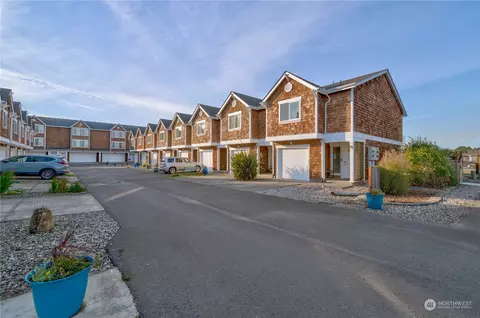 201 Ocean Beach Blvd S #D4, Long Beach, WA 98631