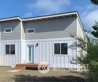 944 B Wawona St SE, Ocean Shores, WA 98569