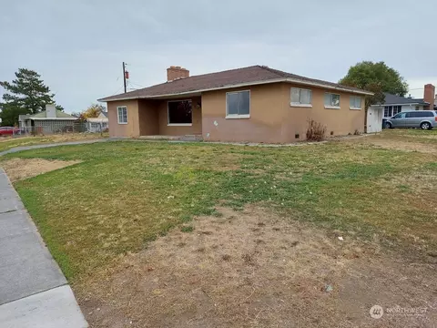 915 S Grand Dr, Moses Lake, WA 98837