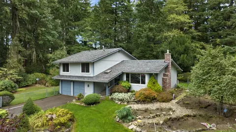 2834 NE Fernwood Ct, Bremerton, WA 98310